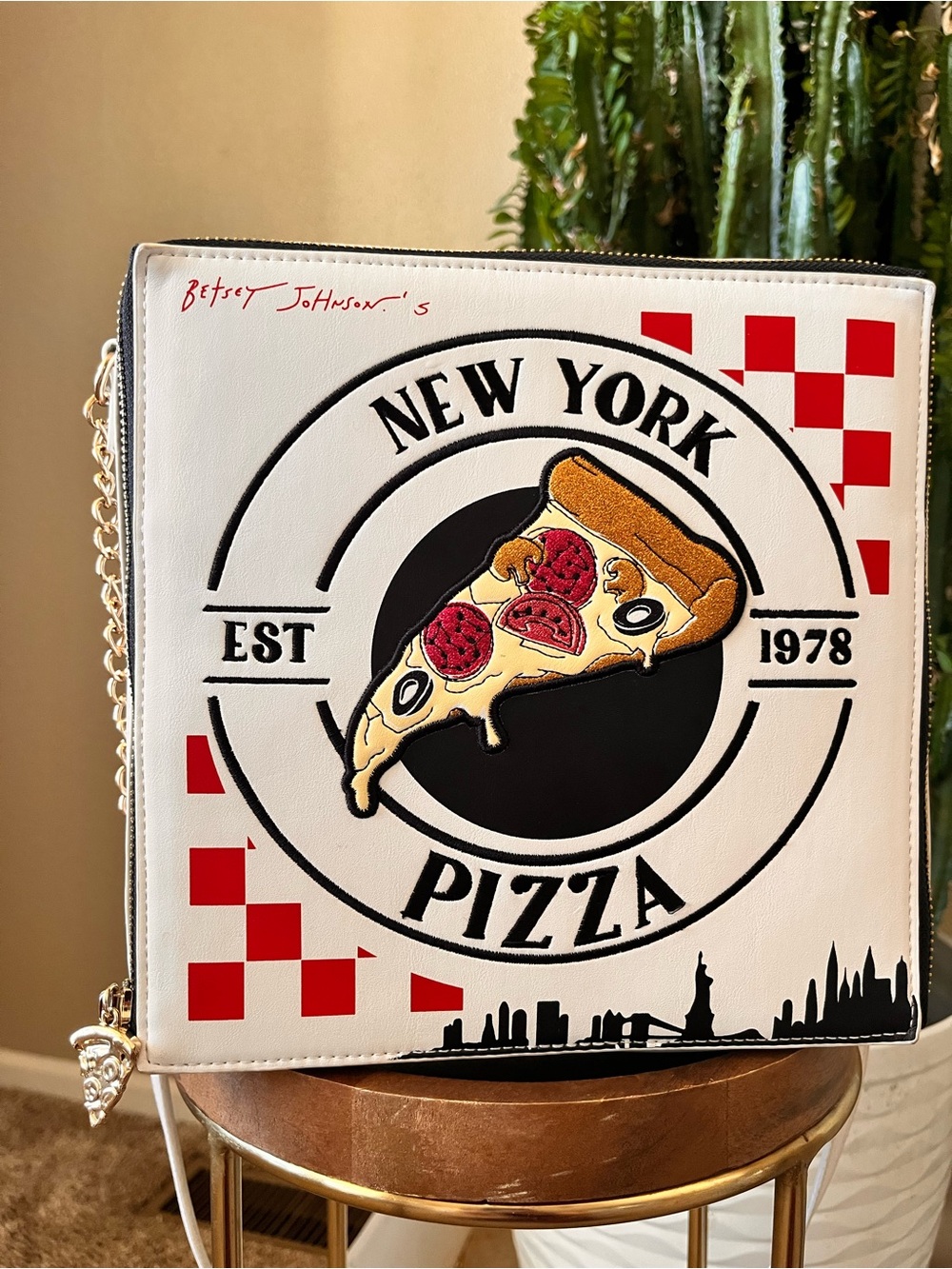 Betsey Johnson White and Red New York Pizza Square CrossbodyCollectors item